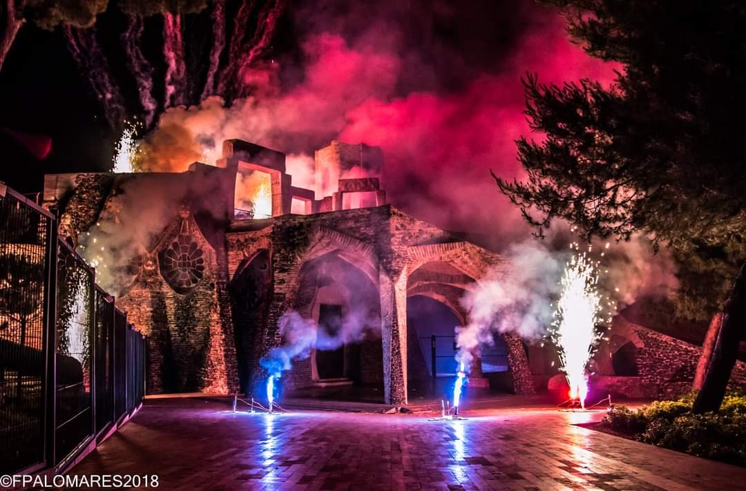 Drac I Diables de la Colònia Güell tweet media