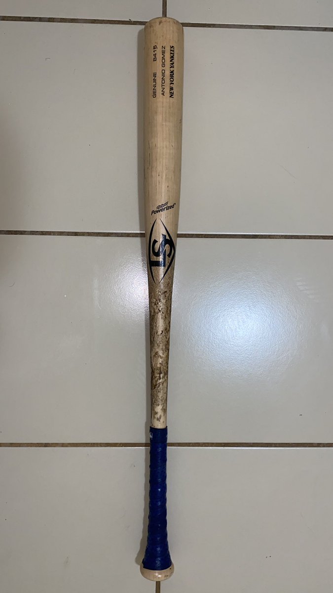antonioagomeze's tweet image. hey guys!  If you want to win this broken bat signed by me, you only have to tag 3 people and retweet.  You will automatically be participating and there will be a special surprise for the winner apart from the bat! Good luck love y’all #yankees
