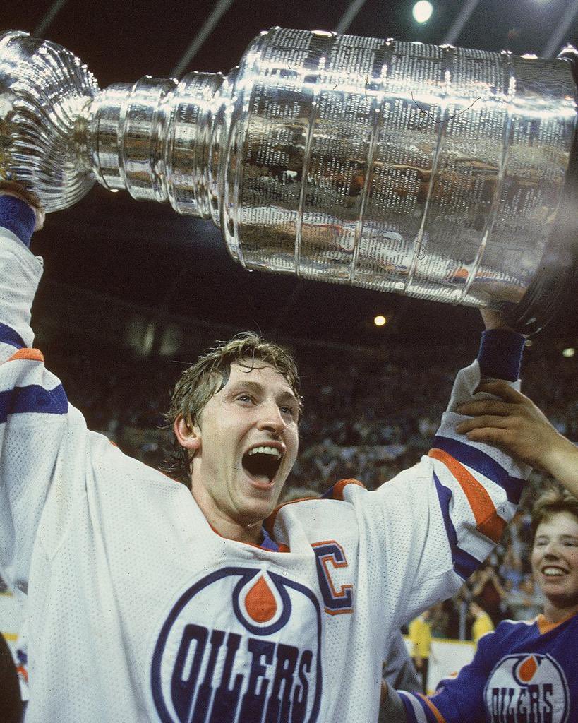Happy birthday <a href="/WayneGretzky/">Wayne Gretzky</a> !!! Best player ever. Let’s go <a href="/EdmontonOilers/">Edmonton Oilers</a> !!