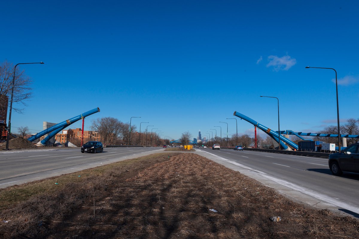 ChicagoDOT's tweet photo. It may be cold outside, but we are making steady progress on the 43rd Street Pedestrian and Bike Bridge over DuSable LSD.
#ChicagoWorks https://t.co/jgn22WtUZr