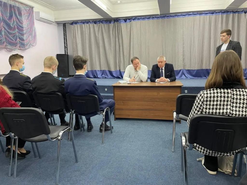 В День студента депутаты фракции «Единая Россия» провели открытый диалог с молодежью и молодогвардейцами. 

#МГЕР #МГЕРМО #МГЕРЕгорьевск
#ЕдинаяРоссия #ЕР50 #Подмосковье #ЕРЕгорьевск