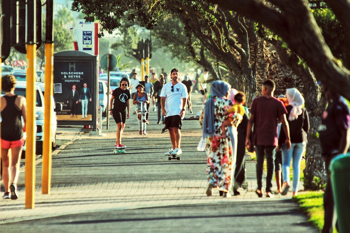 deon_bing's tweet photo. We ride at 6pm...every Monday night @PromenadeMonday skate from Queens Beach carpark. Come join us next week. #SeaPoint @lovecapetown @DiBrown5 @livingitupct @Wesgro @SouthAfrica @PoleYard https://t.co/OcXvZibNo8 #CapeTown https://t.co/fdknrXAzX1