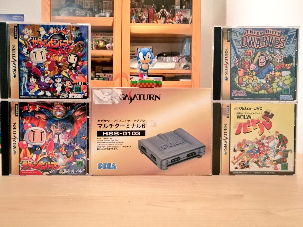 nuclearnightmar's tweet image. Nach 22 Jahren #SegaSaturn Sammeln habe endlich einen #multitap für das 32Bit Powerhouse von #Sega ♥
4 Games die ihn unterstützen besitze ich.
Irgendwelche Multiplayer Empfehlungen eurerseits?
#retrogaming #importgaming #saturnbomberman #vatlva #threedirtydwarves #bomberman
