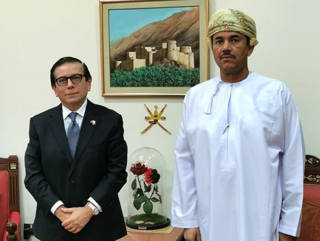 El Embajador del Ecuador en Catar, Pascual Del Cioppo, mantuvo hoy una reunión con Najeeb Al Belushi, Embajador del Sultanato de Omán en Catar.
El encuentro fue una oportunidad para su presentación y el inicio del trabajo que permitirá fortalecer los vínculos entre los gobiernos.