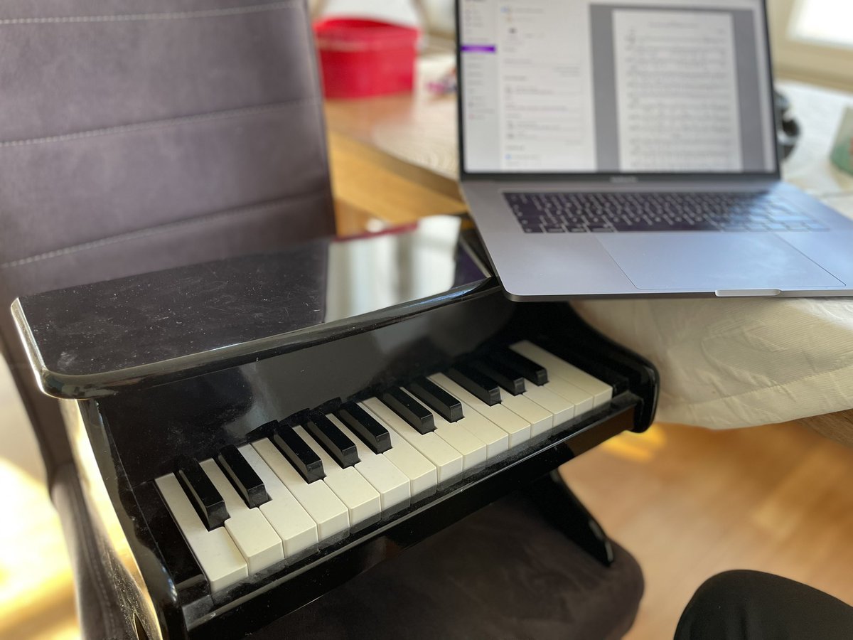 ZirnScore's tweet photo. Flexibility is king! Thanks to my daughter for lending me her “piano” so I could check some scores!
#composerlife #composerdad #toypiano #centopia #filmcomposer #avidsibelius https://t.co/w8cxkLKg2F
