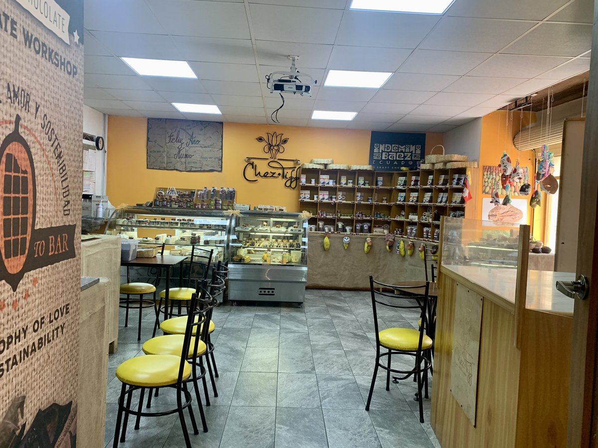 Descubriendo sitios del Centro Histórico de #Quito, me encontré con La Casa del Higo.Una edificación que guarda la majestuosidad de las casas de la época Republicana. Hay una cafetería con excelente pan artesanal y chocolates muy buenos.