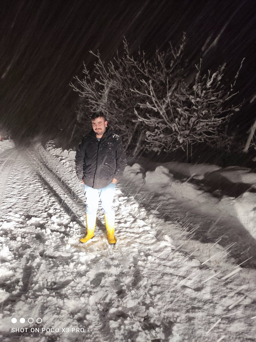 Sağ Elim Sol Elime Minnet Etmezken Beni Bu Hayatta Dize Getireceğini Sananlara Başarılar Diliyorum.