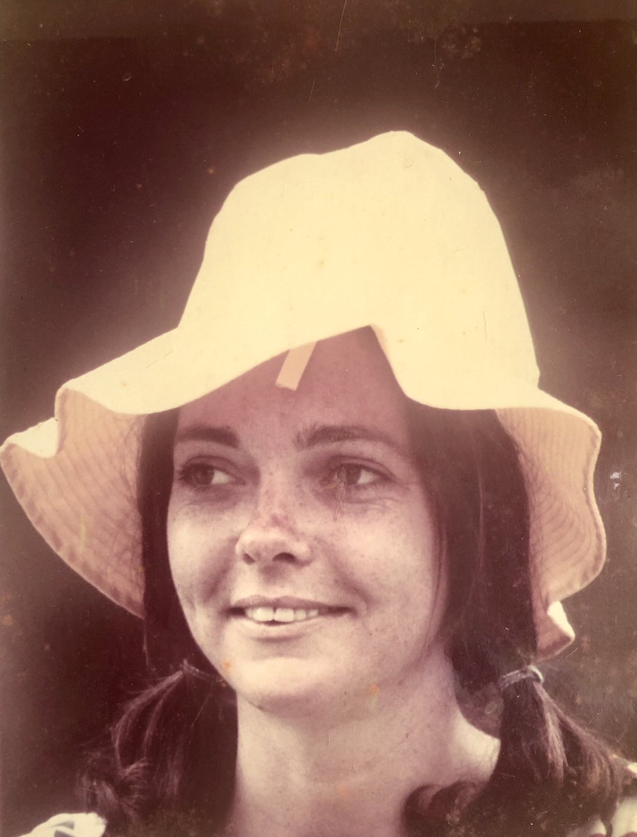 loganosity's tweet photo. This is my mom. Today would be her 79th b’day. She died 25 years ago, a year more than I knew her. It’s weird to think about that and how different my life would be if she were around. https://t.co/2hMDx3Nyrt