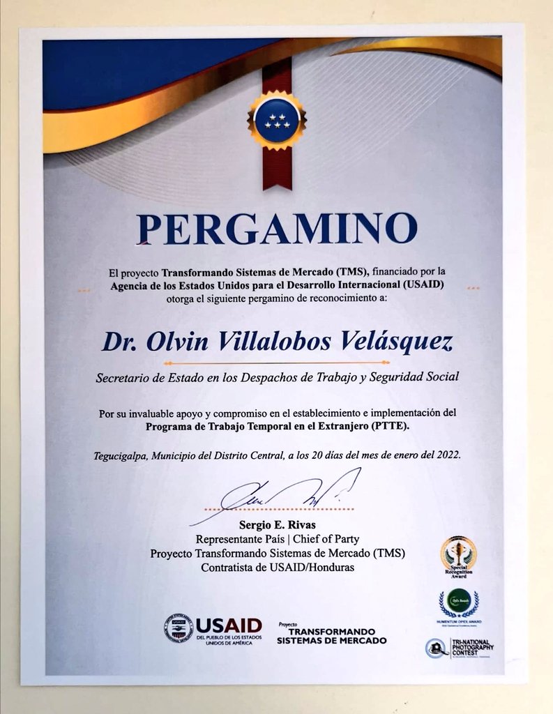 O_VillalobosV's tweet photo. Esta mañana, he recibido de, @USAIDHonduras por medio del proyecto Transformando Sistemas de Mercado (TSM), un pergamino de reconocimiento donde hemos brindado el apoyo y compromiso en el establecimiento e implementación del Programa de Trabajo Temporal en el Extranjero (PTTE). https://t.co/7oZgb0pDtV