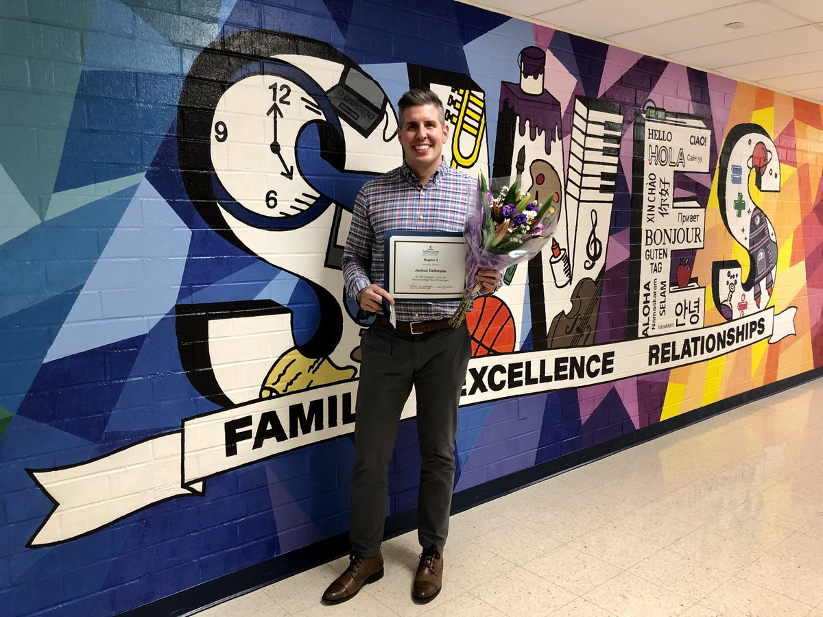 ShrevewoodES's tweet photo. Shrevewood’s very own @JDeSmyter was named @FCPSR2 Outstanding New Principal! We are so proud! https://t.co/vIdo3hWN7C