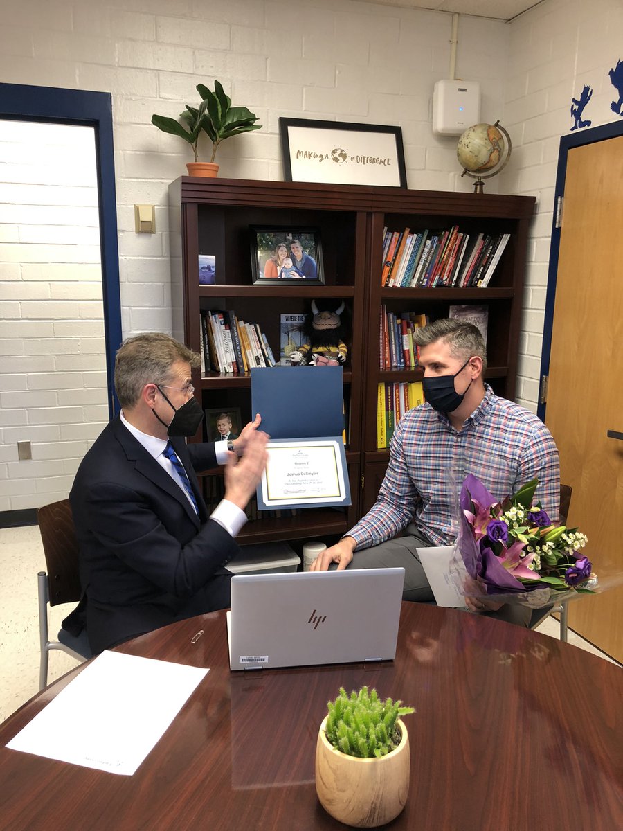 ShrevewoodES's tweet photo. Shrevewood’s very own @JDeSmyter was named @FCPSR2 Outstanding New Principal! We are so proud! https://t.co/vIdo3hWN7C