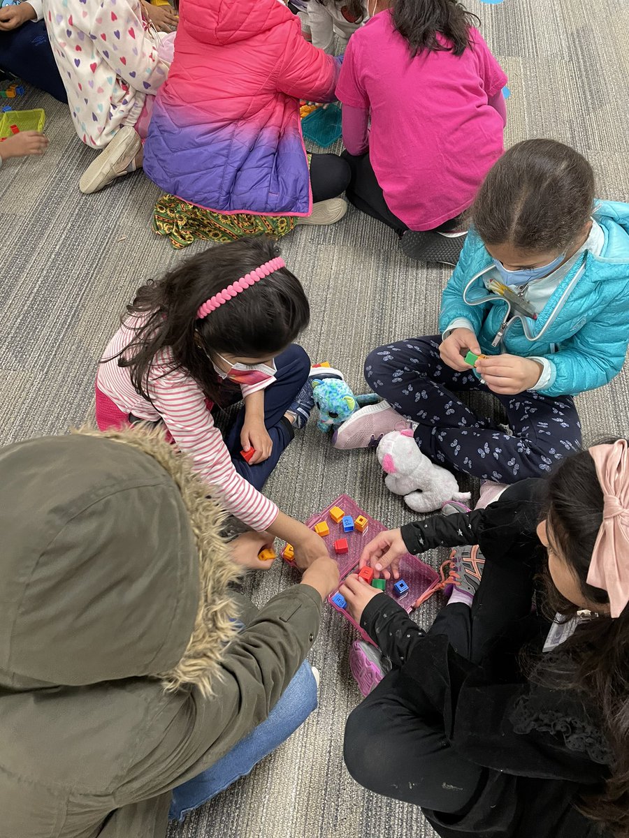 MrsCollier_CRE's tweet photo. We are word builders! #crecoyotes #tcrwp https://t.co/qCTDcqQ7Gq