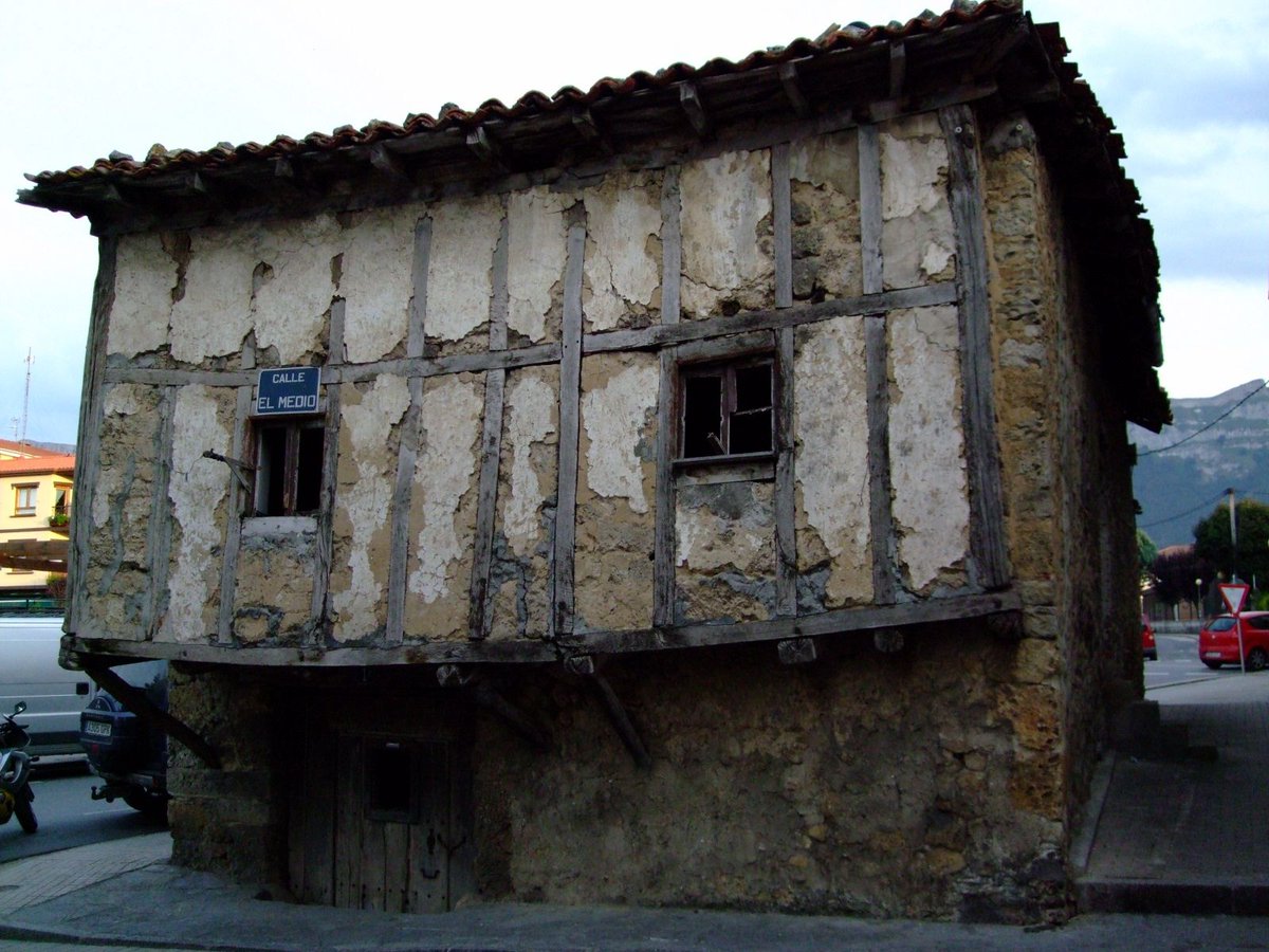 arquipopular's tweet photo. Arquitectura tradicional del Valle de Mena, Burgos @AytoValledeMena Núcleo primitivo del futuro reino de Castilla. En el año 800, en la localidad menesa de Taranco de Mena, nació el término Castilla / web https://t.co/nGCaJMnoUz https://t.co/P6EP1Io9Dd