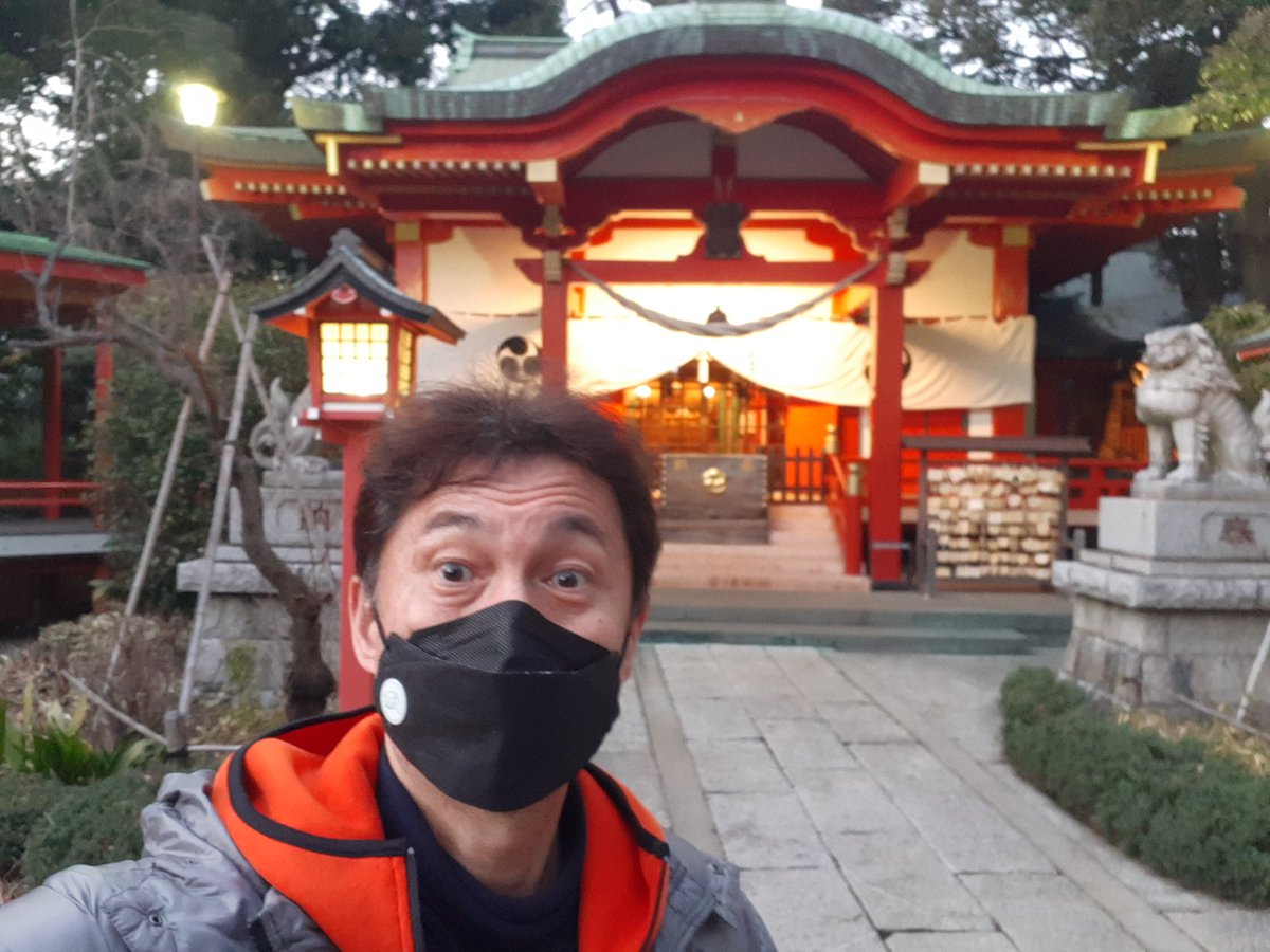 naokikoijirou's tweet photo. 近所の神社に参拝。
初舞台を楽しめたことにお礼しました!
夢の中で次の舞台の台詞を練習していた。怖い(笑)
#angry12
#熊野神社
#キャストパワーネクスト
#舞台
#日本一の勘違い男
#オールドルーキー
#山田直樹
#日常に戻れない https://t.co/S9qlc6jSE4