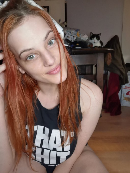 When you're making videos and the cat sneaks in the back!  Imma call it Double Pussy 😂😂 https://t.co<a href="/tag/trend"class="tags"><span>#trend</span></a><a href="/tag/dontjudge"class="tags"><span>#dontjudge</span></a><a href="/tag/toooldfortiktok"class="tags"><span>#toooldfortiktok</span></a>