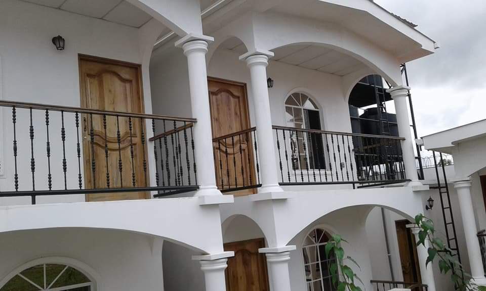 InturRACCS's tweet photo. Hotel "GRAN HILL", te espera con cómodas habitaciones, amplias áreas de estar y balcones . Además, hay una piscina para que puedas refrescar.
#visitbluefields https://t.co/Hmj3DhtabC