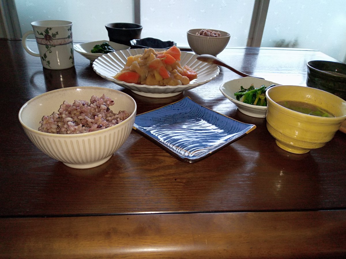 昨日の朝食『韓国風肉じゃが定食』 昼食『朝の肉じゃがとチヂミ』 昨日は韓国料理づくし🇰🇷︎💕︎ 陰陽五行食をゆるくやってもらっているお陰で色々調子が良くなってきてるのを実感中✨