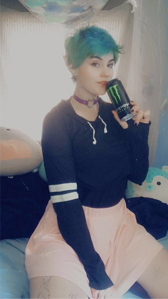 LavenderBoyXx Your Monster drinking Femboy friend wants to play video games with you!.