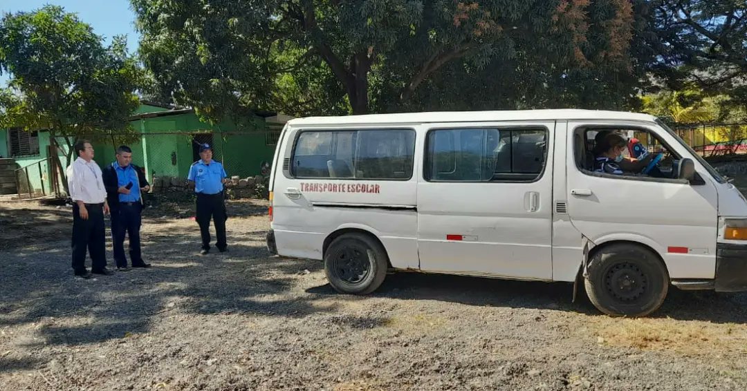 mateare_de's tweet photo. #Mateare // alcaldía de Mateare realiza inspección técnica mecánica a transporte escolar, transporte de personal, moto taxis, taxis de nuestro municipio beato en coordinación con la policía Nacional.
#GobiernosLocalesNi 
#SomosPuebloPresidente https://t.co/JM5AbUHilo