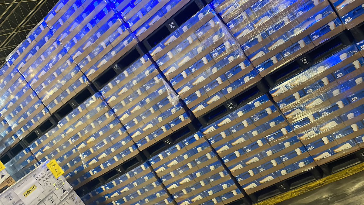 InXaneNFT's tweet photo. @ILYYWNFT An unnecessary amount of bud light! https://t.co/pePe1I1Xym