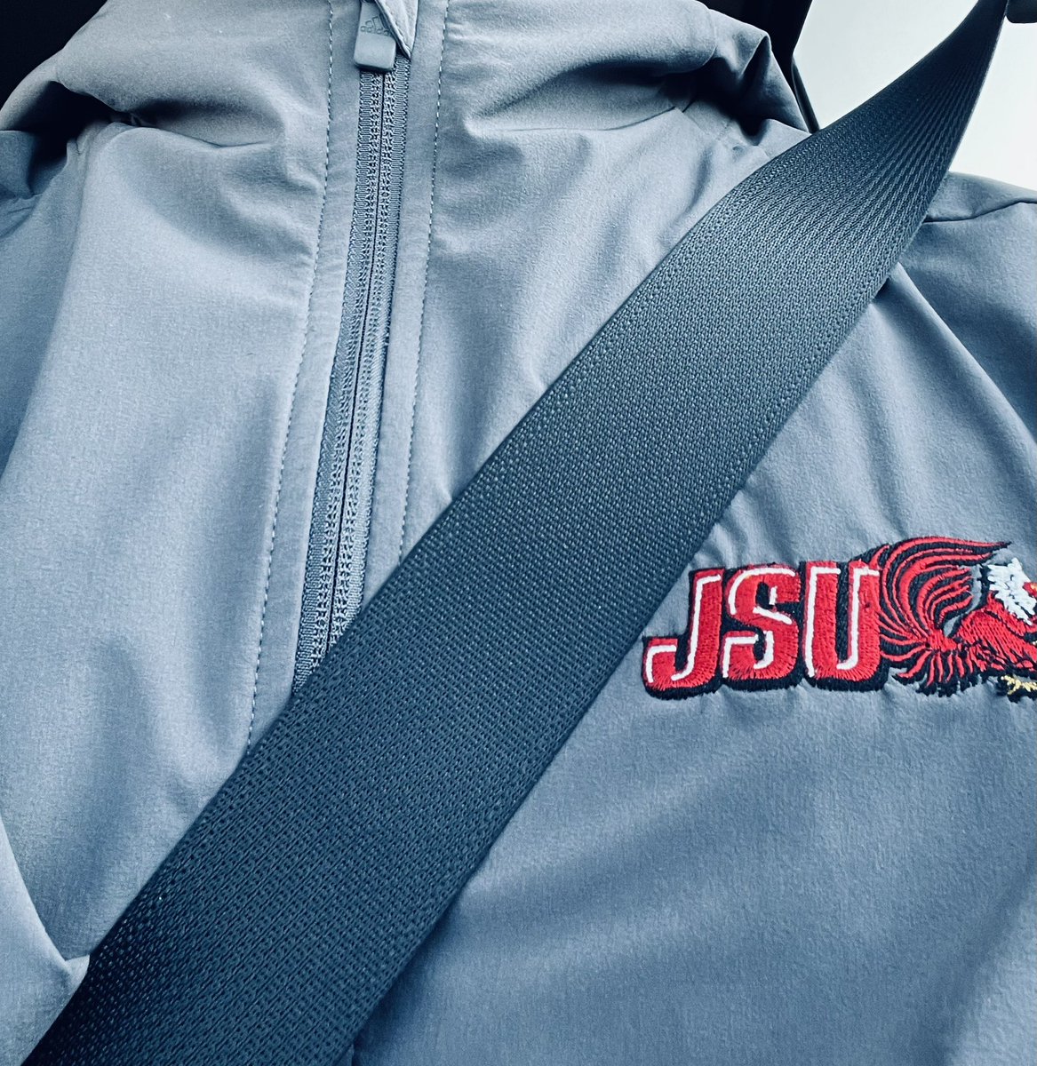 CoachEHicks's tweet photo. Hit the ground RUNNING‼️🏃🏾‍♂️💨 
#SeatBelt #Strapped ⚠️⚫️🔴 https://t.co/cMTMJMferA