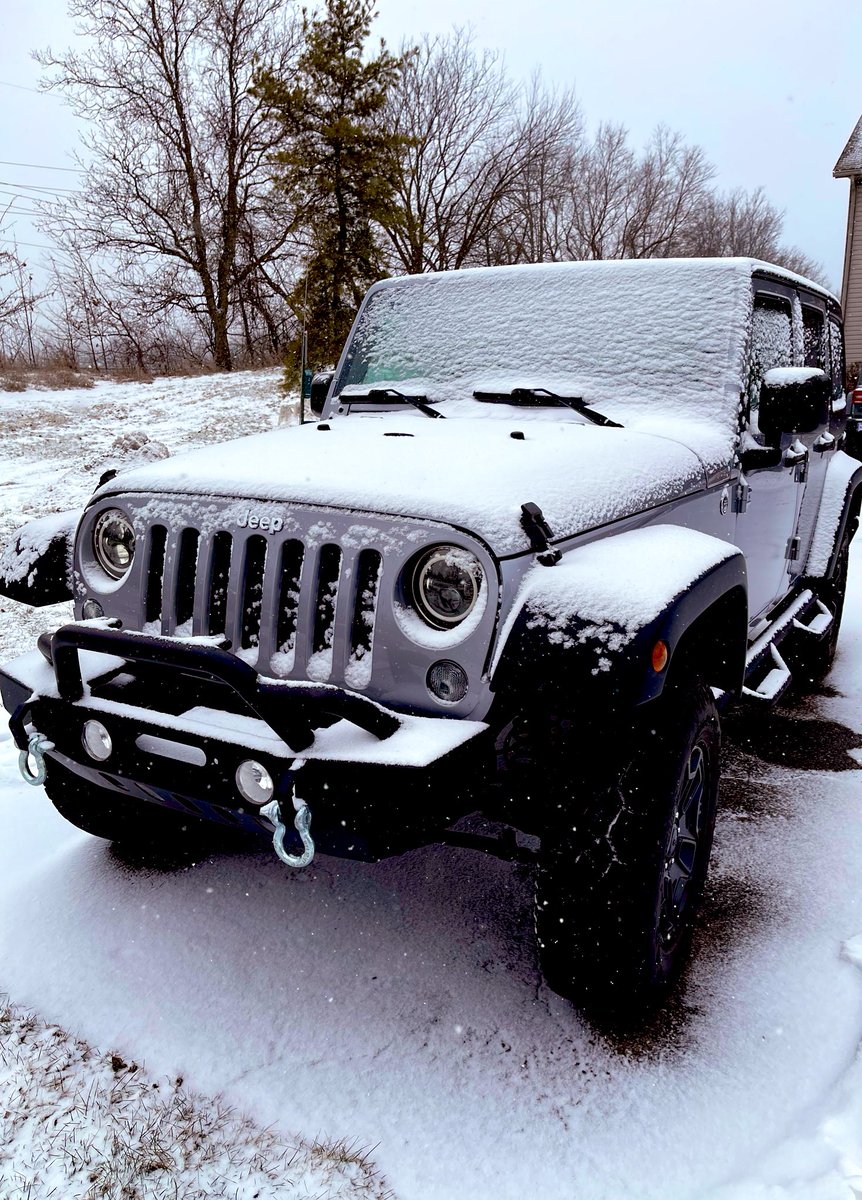 allysouthall's tweet photo. Still can’t believe we finally bought my dream car 🥺 #jeepwrangler https://t.co/EJn3lSM8Ct