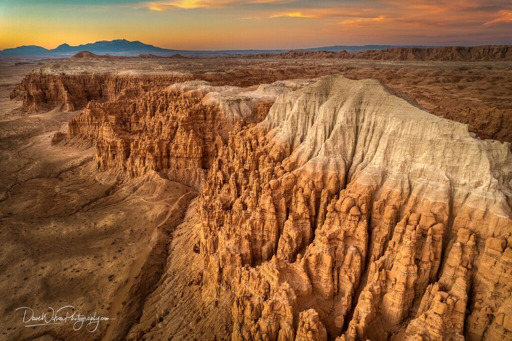 dawilson's tweet photo. An aerial view of a section of Goblin Valley State Park near Hanksville, Utah, taken around sunrise on the morning of November 6th, 2021.
From my photoblog at https://t.co/5A5vm6dtns
#desertsw #canyons #landscapephotography #UT #sunrise #Utah #landscapes #NxNW #NxNW2021 #dese⦠https://t.co/k4pGO46RaA
