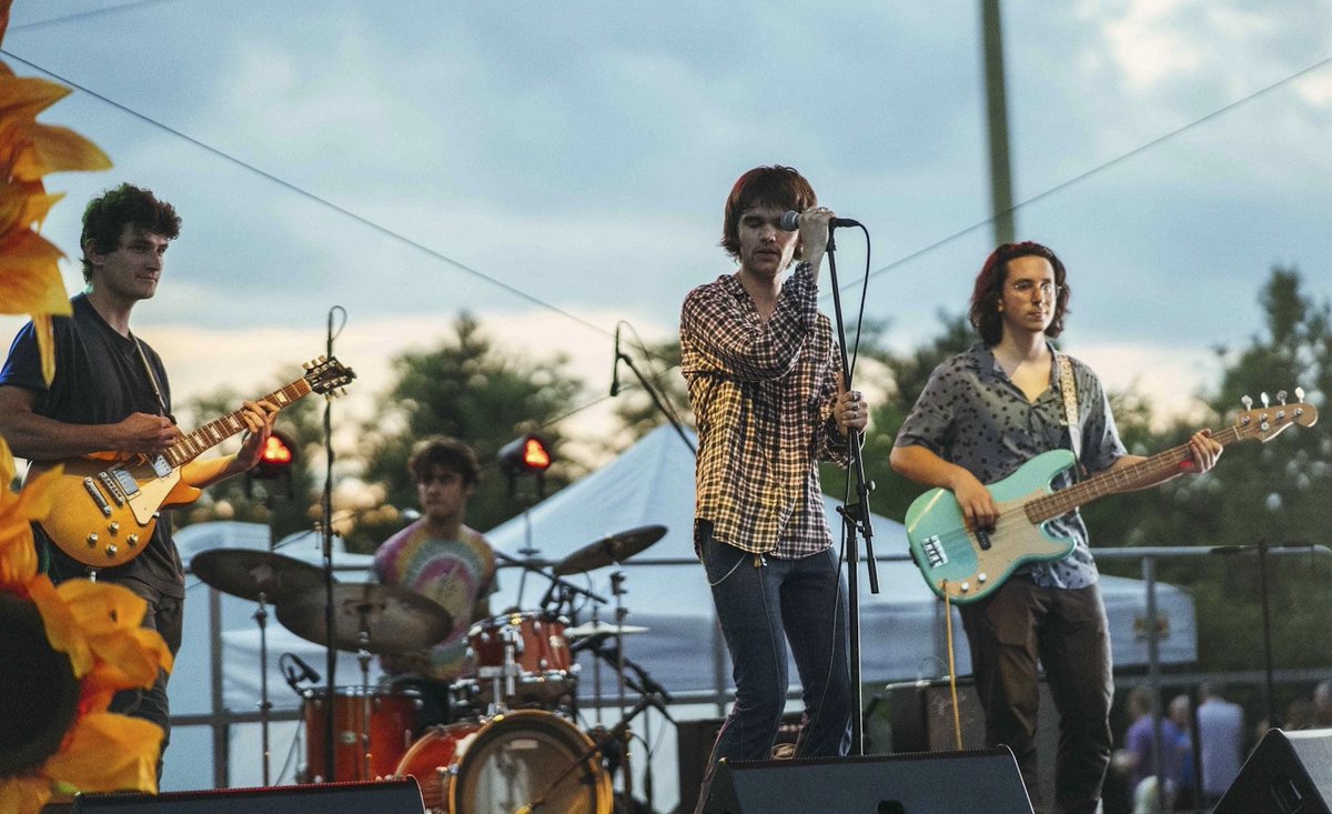 TOMORROW at midnight our new single "Sunny Side Up" drops on all streaming platforms! 🍳 Be sure to pre-save the track with the link below. distrokid.com/hyperfollow/fi…