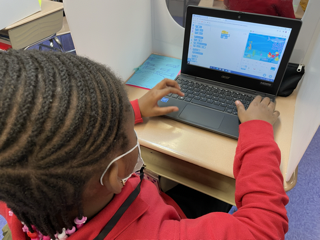 experentiadocet's tweet photo. Our @stemkidsnyc class, @TMALowerSchool, funded by @verizon, are becoming masters at coding! Our STEM icon was @tomiscene! Then we watched a @Flocabulary video and worked to create a story with two characters interacting!

#STEM #CSForSocialJustice 
#stemkidsnyc https://t.co/vvDpDCiOg5