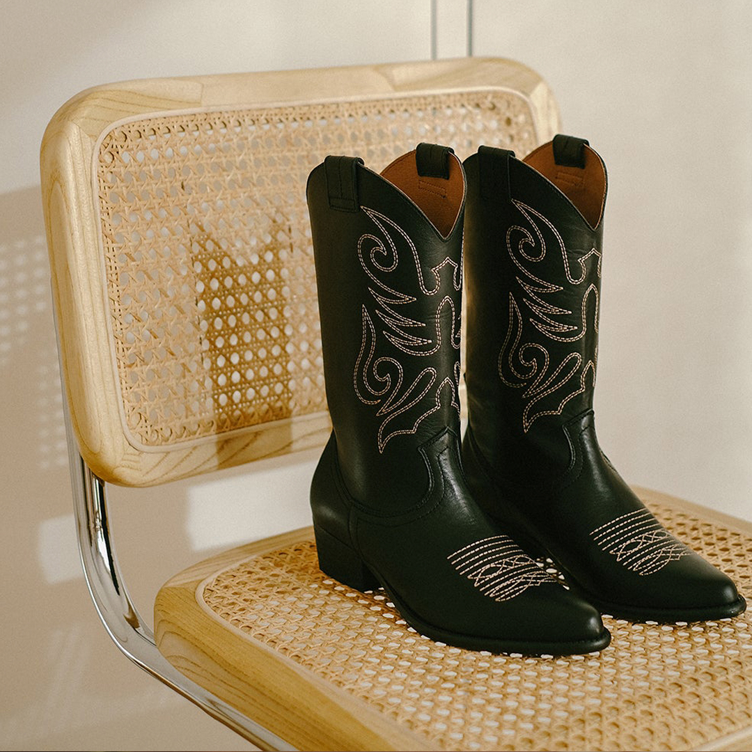 CatchalotEs's tweet photo. Botas y botines #madeinspain de Bryan Stepwise que nos tienen 😍💘 ¡Consigue tu modelo favorito en rebajas! Zapatos de mujer Bryan Stepwise: https://t.co/FuYCFe9C1V
#catchalotlovers #catchalot #bryanstepwise #botas #botascowboymujer #botascamperas https://t.co/VgLTEJGvPE
