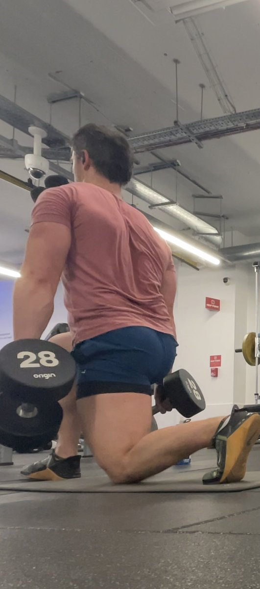 resurgent_harry's tweet photo. Happy #Humpday everyone! Just remember - consistency is key in both #training and #nutrition!
Flashes of the workout this morning from the #Rigbuilder programme. #GetShredded
#fitness #glutes #legday #training #health https://t.co/Pasq8f2c50