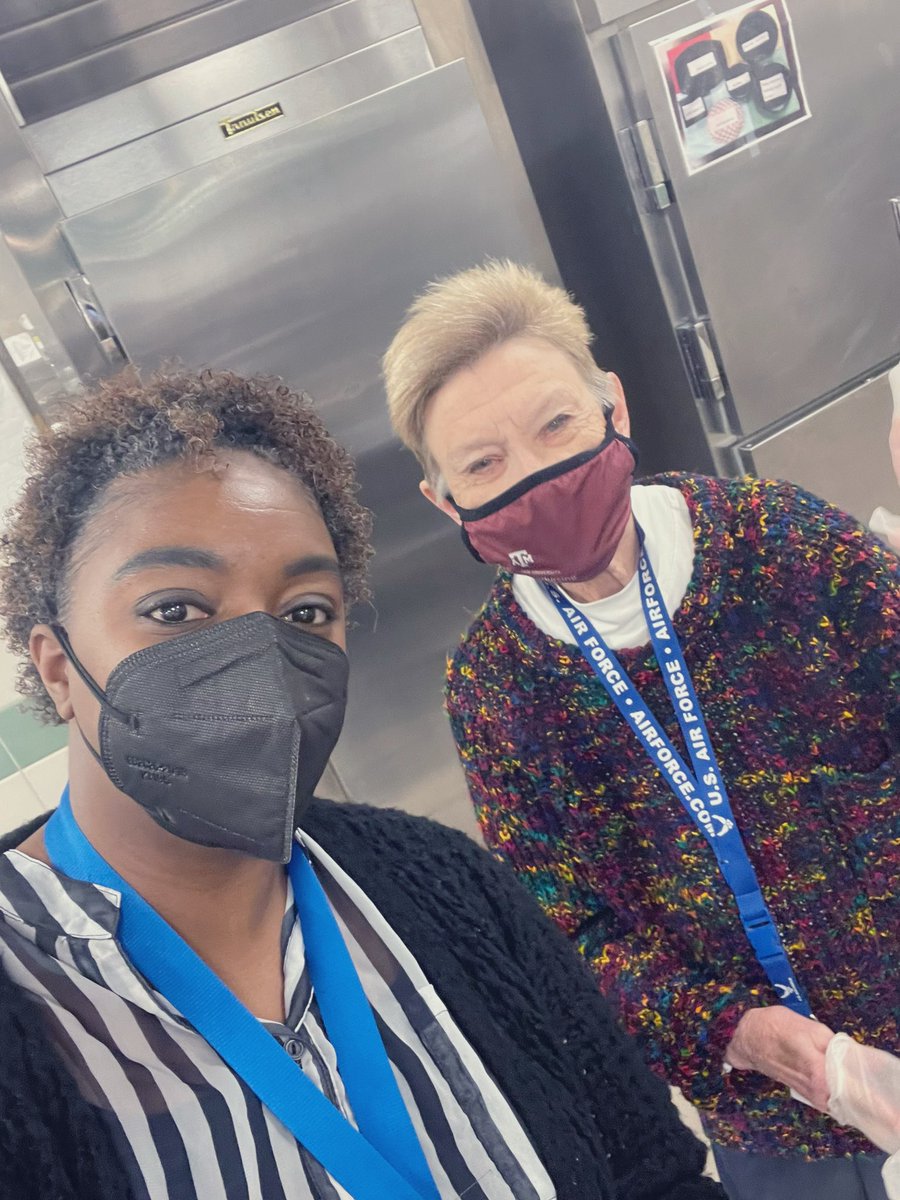 enwsimmons's tweet photo. Whatever it takes to take care of our students! Service at its best! BHS counselors serve outside of the office! #ramfamilywork #wetakecareofours #servicesofallkinds #risdlove #anythingforthekids #welovethekids @bhsstem @BHSCounselors00 https://t.co/N3kpgDYz8s