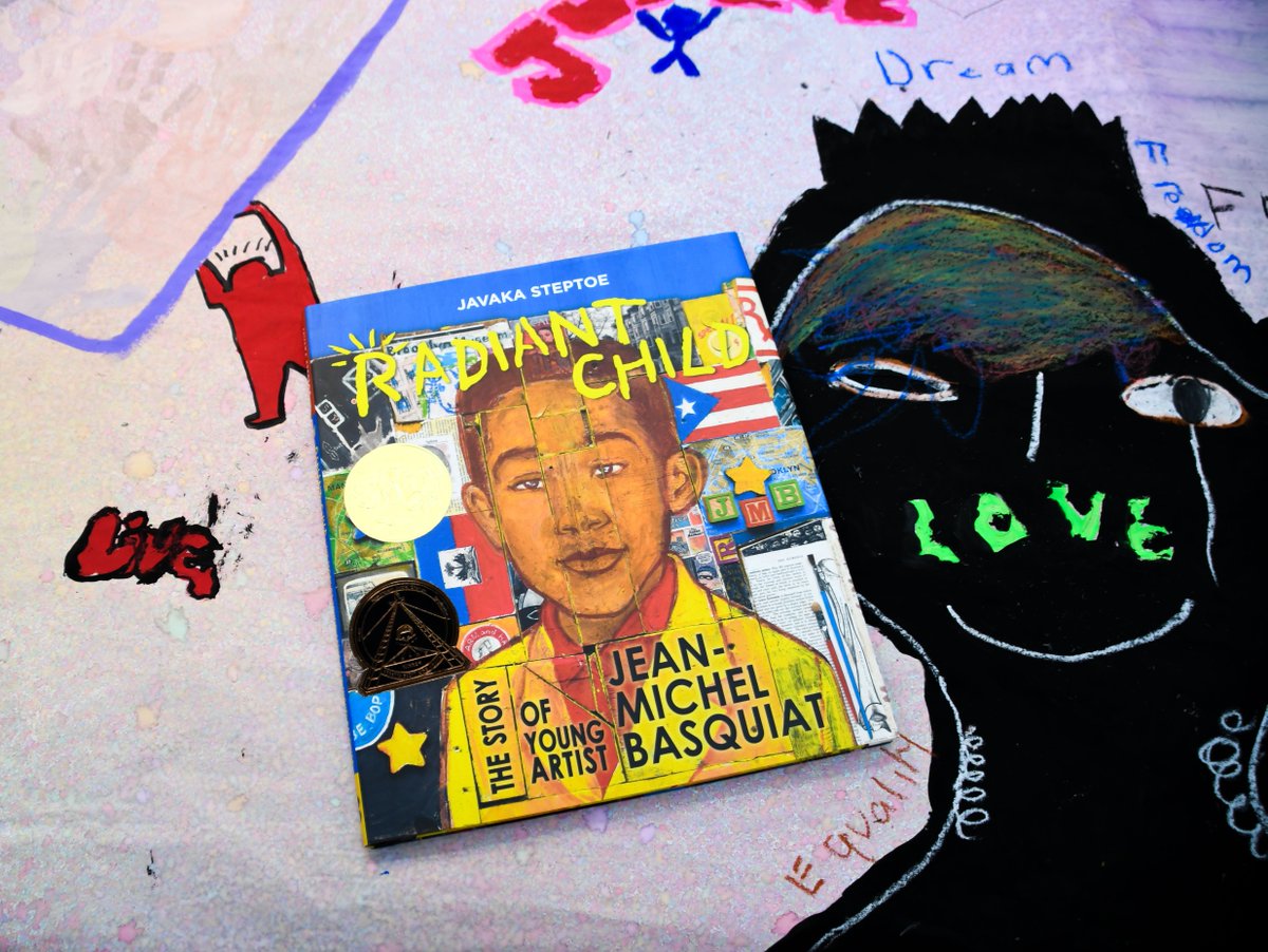 GulliverPrep_'s tweet photo. Primary and Lower School students worked together to create murals to celebrate the life of Dr. Martin Luther King, Jr. Students continue to have discussions as to what's included in the artwork and why the murals were created. Read more at https://t.co/0mzL0lIyaZ #GPLearning https://t.co/pyiM4ISz7w