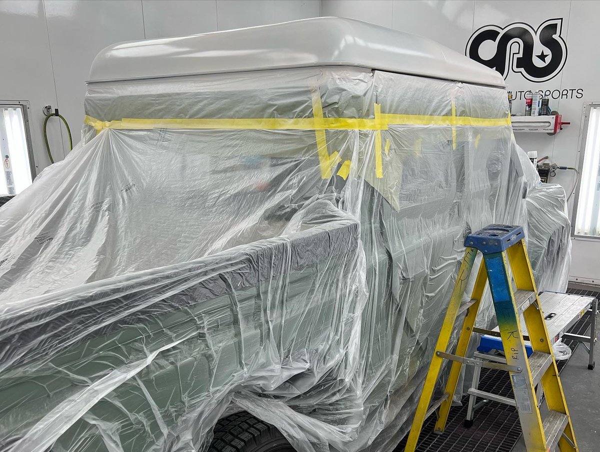 galpinautosport's tweet photo. Sometimes its just a subtle change for a new look!

This client wanted a more traditional look for his classic Defender, so we painted the roof and wheels Alpine white.

#defender #landrover #offroad #defenderlove #landroverdiscovery #landrovers #cars #110 #130 #pickup https://t.co/CuV0Ts8GJf