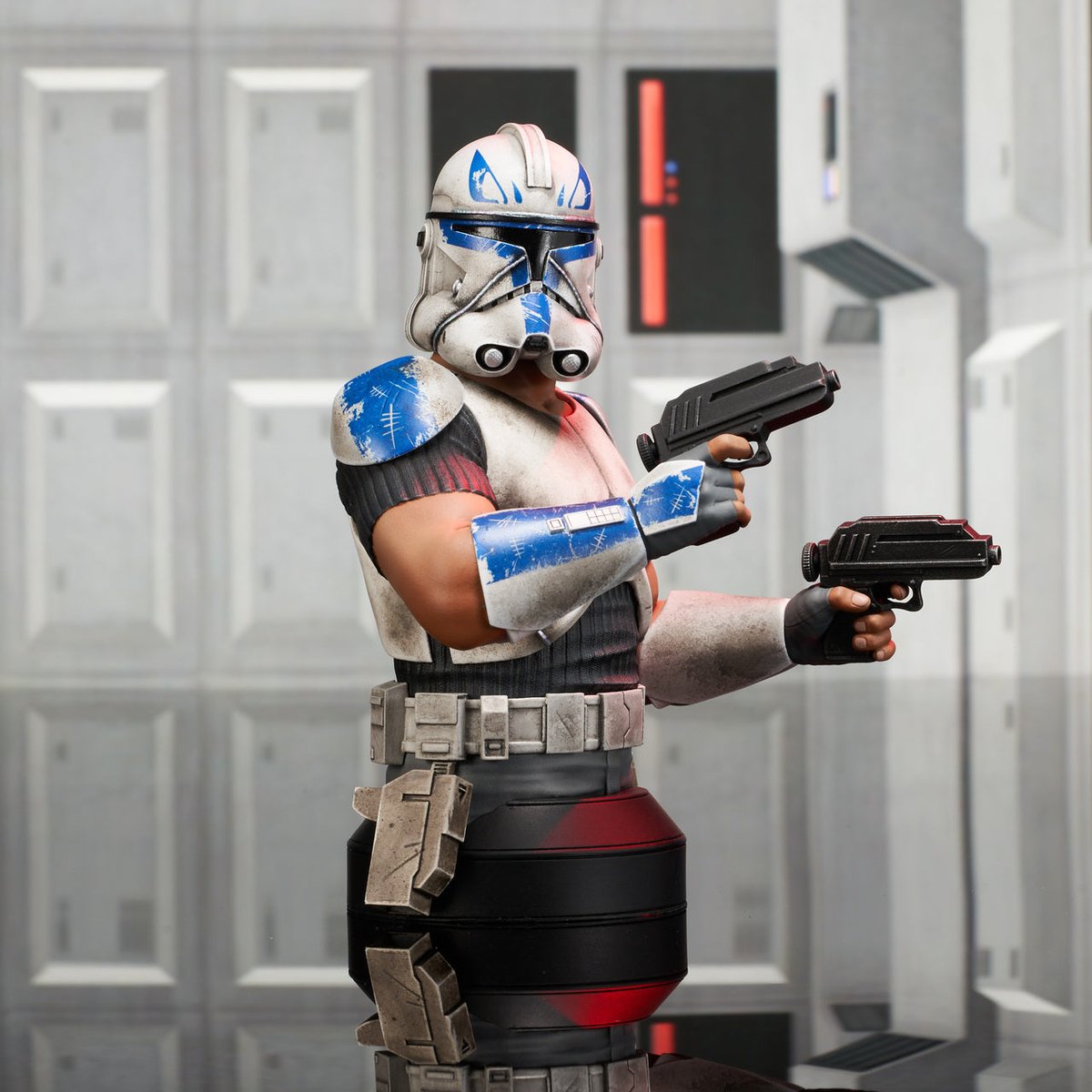 DorksideBoro's tweet photo. New! #CaptainRex Mini Bust from #GentleGiant is here! This limited release deluxe sculpt details the Captain from his appearance in #StarWars #TheCloneWars! On shelves today @theavenueboro!

#dorksidetoys #clonewars #clonetrooper #starwarsfan #stararstoys #thebadbatch #toystore https://t.co/uCOOktniXP