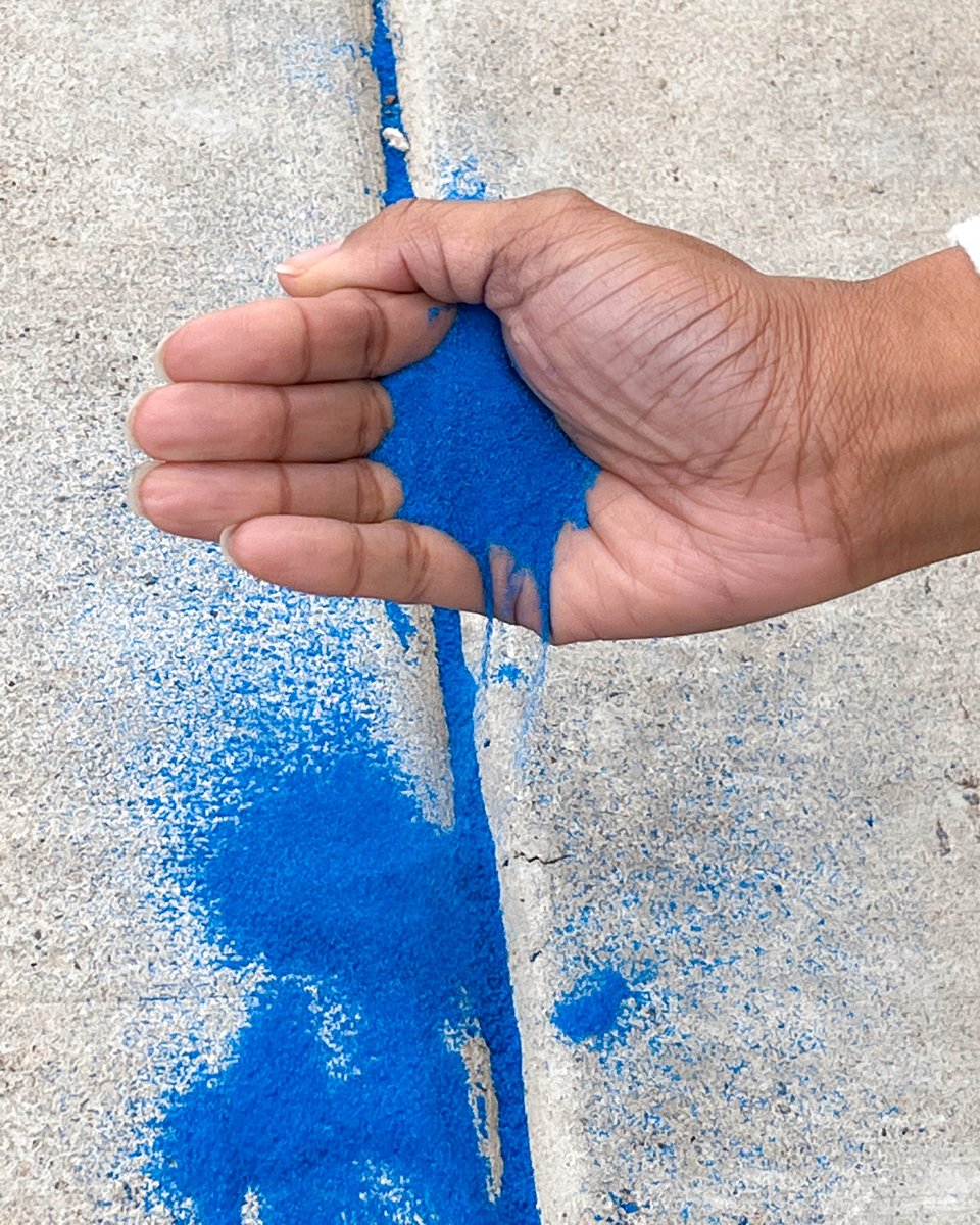 umchealthsystem's tweet photo. This morning, UMC employees joined in as the state of Texas fills the cracks of sidewalks with blue sand to raise awareness of human trafficking. We will not let you fall through the cracks.
#TXBlueSandProject #EndTrafficking #VoiceOfHope #livethrivebelong https://t.co/n6PloxXCcp