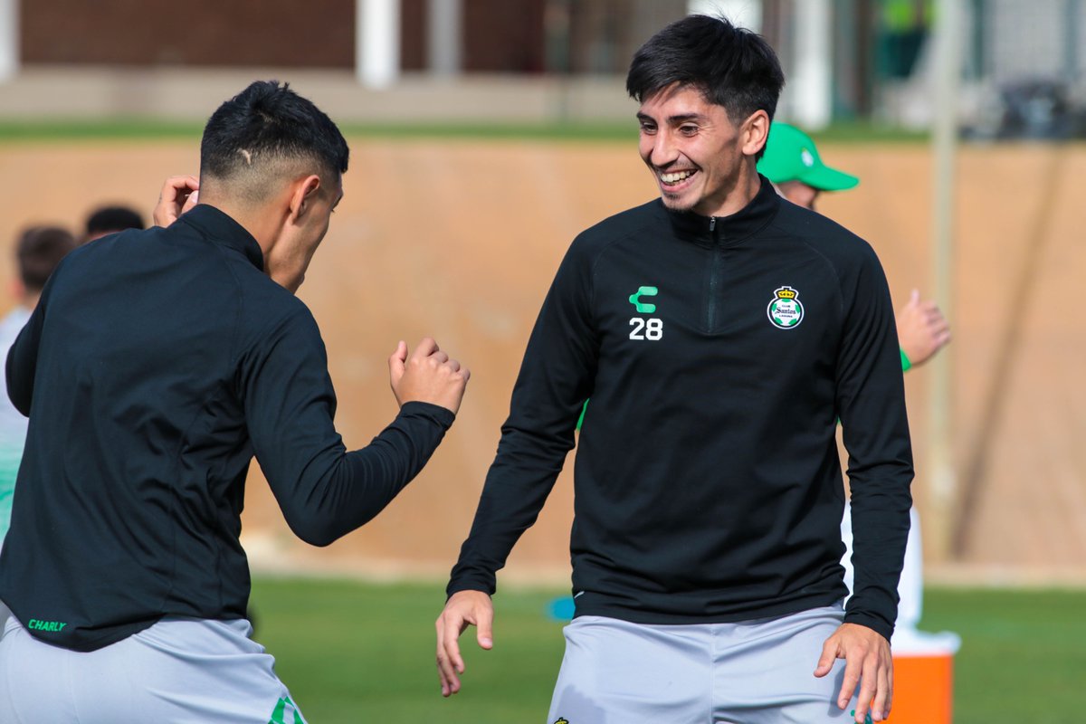 ClubSantos's tweet photo. ¡Mucho trabajo y energía positiva en la sesión del día!🔋🆙 #ModoGuerrero⚔️ https://t.co/0cdNTa5ivM