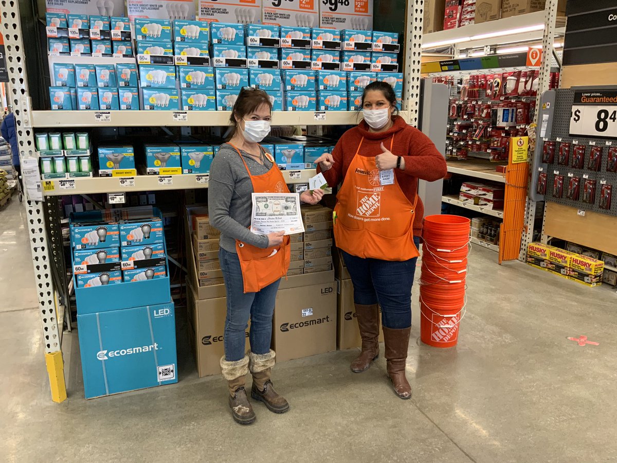 At #3847 presenting Christine McGrath with a Cha-Ching Check and a little extra, for setting a great lead, that lead to a Fantistic window sale. THANK YOU Christine!!<a href="/THDShawn/">Shawn Jones</a>Ohio @jay_linvilleTHD <a href="/THDJasonC/">Jason Combs</a> <a href="/THDGorski/">John Gorski</a> <a href="/amandazoni/">Amanda Greenfield</a> @lcboris83 @THDShawn <a href="/PizzinoThd/">@ THD Alex</a> <a href="/StitzelMark/">Mark Stitzel</a>
