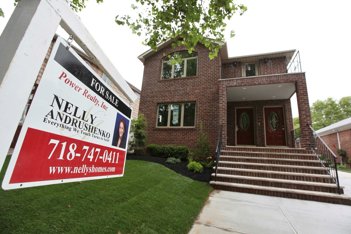 myShortTrack's tweet photo. Home prices surged in November, but at a slower rate than in October, S&amp;P Case-Shiller says https://t.co/DiQb0xbdff https://t.co/u4zLRuS75p