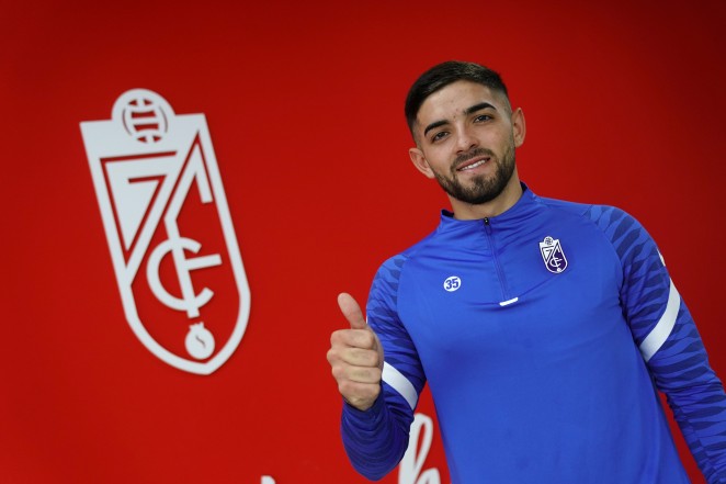 ESPNUruguay's tweet photo. SE MUDA A ESPAÑA: el delantero de #SudAmérica, Marcos Camarda, llegó cedido al filial del #Granada hasta el final de temporada con opción de compra.
📷 @CanteraNazari https://t.co/JvVy3LD5oZ