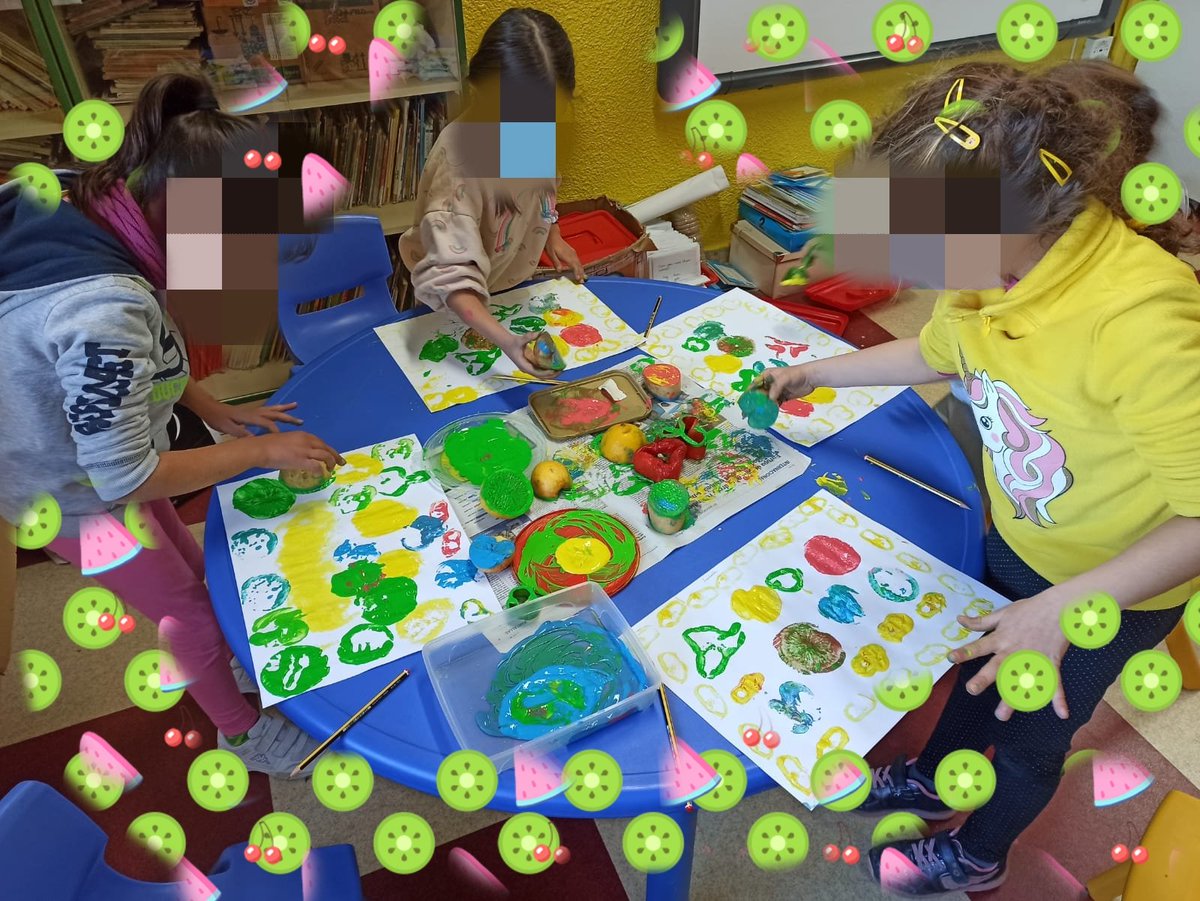 tolosalatour's tweet photo. Uniendo creatividad, arte 🎨 e imaginación🤓 con elementos sencillos como las frutas 🍏🍐 conseguimos resultados tan chulos como este. Los alumnos de #segundo son unos grandes artistas 🧑🎨 #aprenderconlasmanos #micolemola ¿Te atreves a hacerlo en casa? @AmpaTolosa #artsandcrafts https://t.co/i2b8pCVaHN