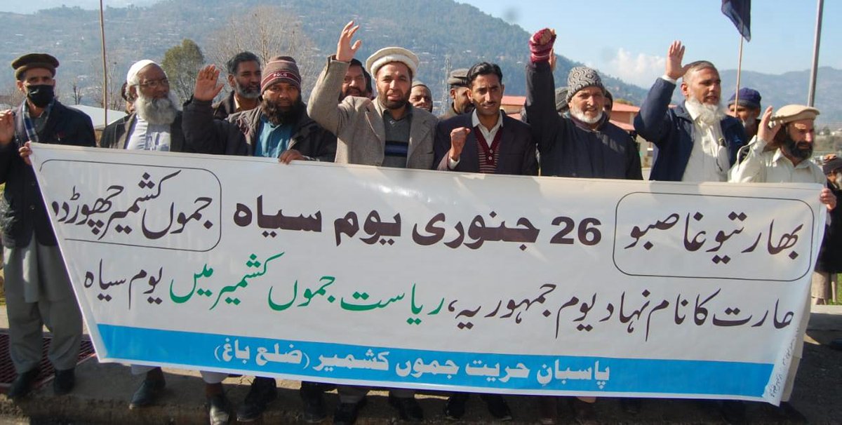 Qurat_Yfsp1's tweet photo. India portrays itself as champion of human rights,whereas minorities & non-Hindu communities living in #India are persecuted by RSS backed fascist @PMOIndia govt.
(Blackday protest Azadkashmir)
#26thJanuaryBlackDayForKashmir
#FakeUnionOfIndia
@LKDSolidariTea
@TurgayEvren1 https://t.co/p8bucxjI23