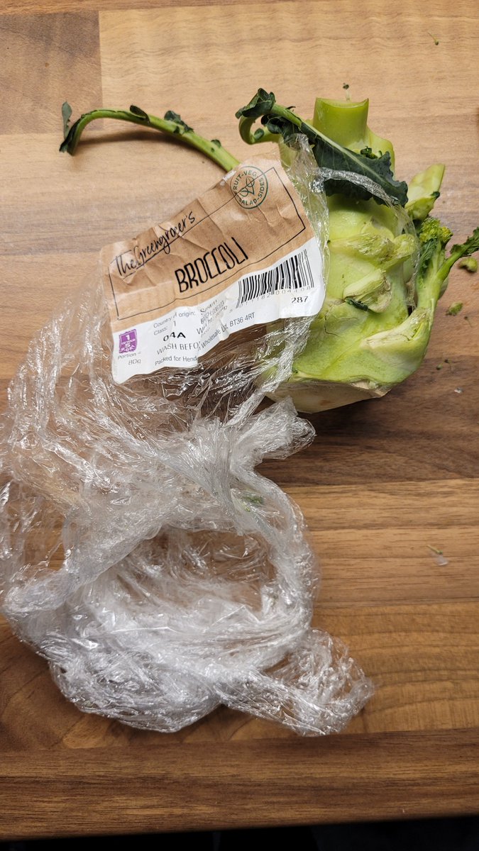 Helenjohare's tweet photo. @SPARNI Surely it is in no way necessary to have this much clingfilm on a piece of broccoli. Please look into the amount of plastic packing you use in your "The Greengrocers" range. https://t.co/gGtFAdUNhK