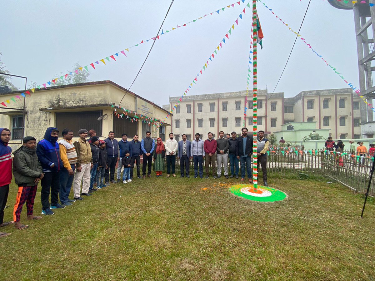 AmuCentre's tweet photo. AMU Kishanganj Centre Celebrated Republic Day 2022 with full zeal and enthusiasm. The flag hoisting ceremony was attended by all faculty members and other staff. Director of the Center Prof. Hassan Imam hoisted the National Flag. 
@AMUNetwork 
#FundForAMUKishanganj https://t.co/kRriayR1t8