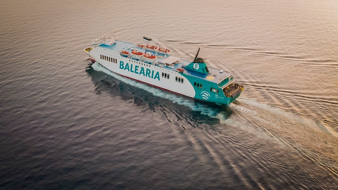 ☝ ¿A quién le gustaría teletransportarse a bordo de alguno de nuestros barcos?⠀⠀⠀⠀⠀⠀⠀⠀⠀
⠀⠀⠀⠀⠀⠀⠀⠀⠀
🛳🧳 Ya sabemos que much@s de vosotr@s estáis preparando las próximas vacaciones. A l@s que todavía no habéis empezado..., ¡¿a que esperáis?! 😳