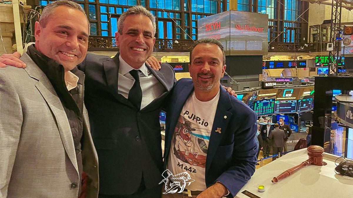 pjpp_club's tweet image. A memorable chapter of Sky Harbour’s history, now part of the @NYSE , will forever be part of PJPP’s journey. 

Looking forward to all that’s to come ⚡️🦉

#PJPP #NFT #WallStreet #DestinationNY