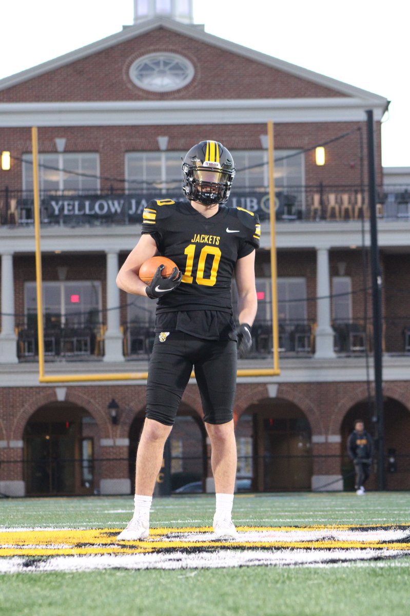 Thankful and honored to receive an offer to play at Randolph Macon College. A great college and football program with the most wins in the ODAC over the last 14 years! #BUILDANDFIGHT
<a href="/RMCfootball/">𝗥𝗔𝗡𝗗𝗢𝗟𝗣𝗛-𝗠𝗔𝗖𝗢𝗡 𝗙𝗢𝗢𝗧𝗕𝗔𝗟𝗟</a> <a href="/Phil_Nicolaides/">Phil Nicolaides</a> <a href="/TheProcess_MK/">Coach Kornegay</a>