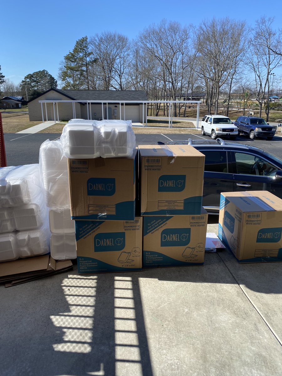 AvilleCNP's tweet photo. New routine.  #weadapt #papershortage #feedingkids #newvendors ⁦@AvilleCityBOE⁩ we will feed 👍🏼😊 https://t.co/P0wam9uvcA