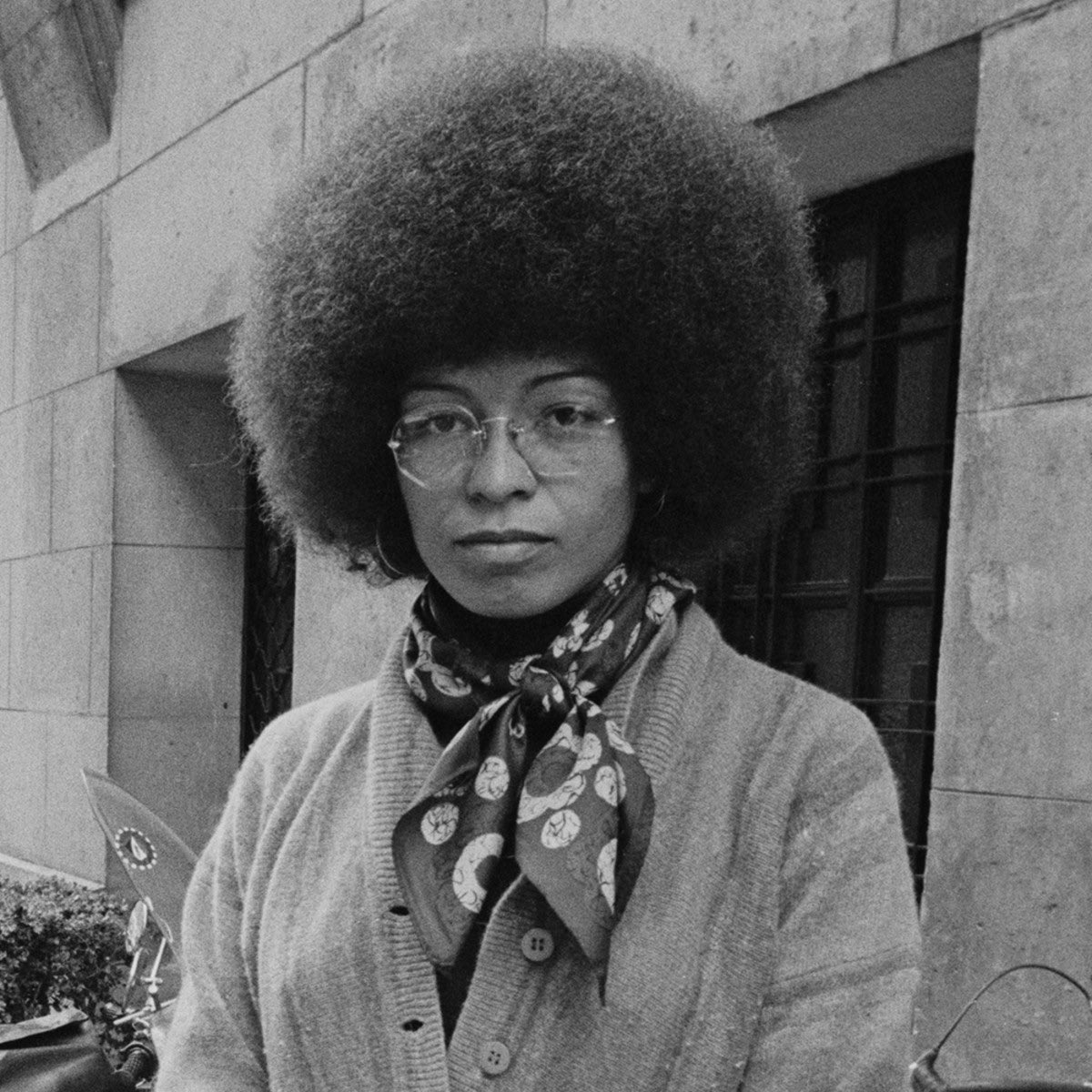 January 26, 1944 Activist, scholar & author Angela Davis turns 78 today. Happy Birthday 