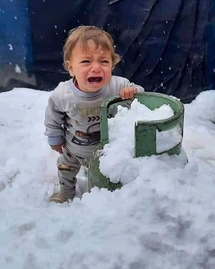 RawashdehM's tweet photo. اللهم فى هذا البرد القارس، نستودعك كل من لا مأوى له، وكل من لا لباس له، وكل من لا دفء له، وكل من لا معيل له، وكل مبتلى وكل مفقود وكل مريض وكل جريح وكل أسير .
اللهم نستودعك كل من يتألم وكل من يسألك الستر والعافية فى الدنيا والآخرة، فاحفظهم بحفظك وارحمهم برحمتك يا أرحم الراحمين. https://t.co/EPFWwb9Txo